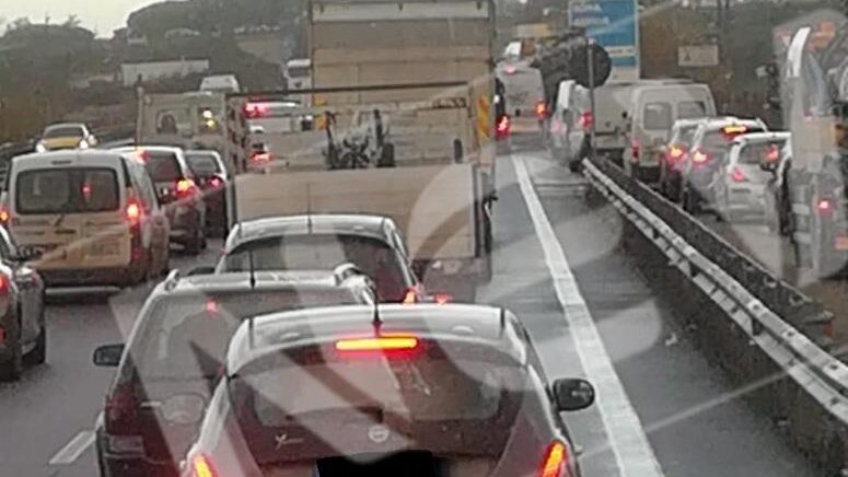 incidente pontina code traffico