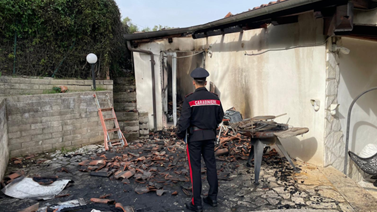 incendio-priverno-casa-carabinieri-