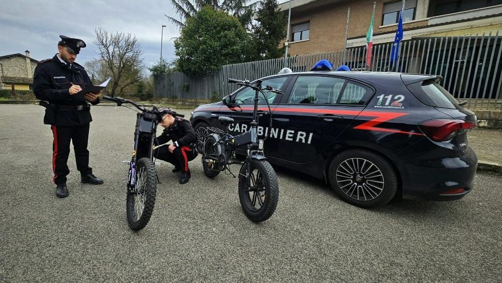 Carabinieri sezze bici elettriche modificate