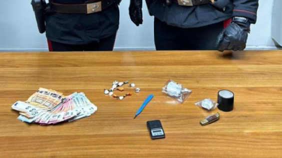 Priverno, trovato con cocaina, hashish e contanti: arrestato un 19enne