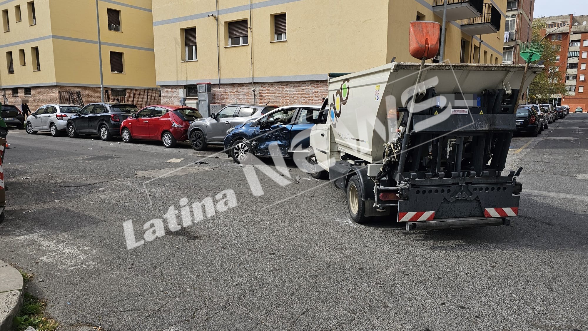 incidente abc auto in sosta