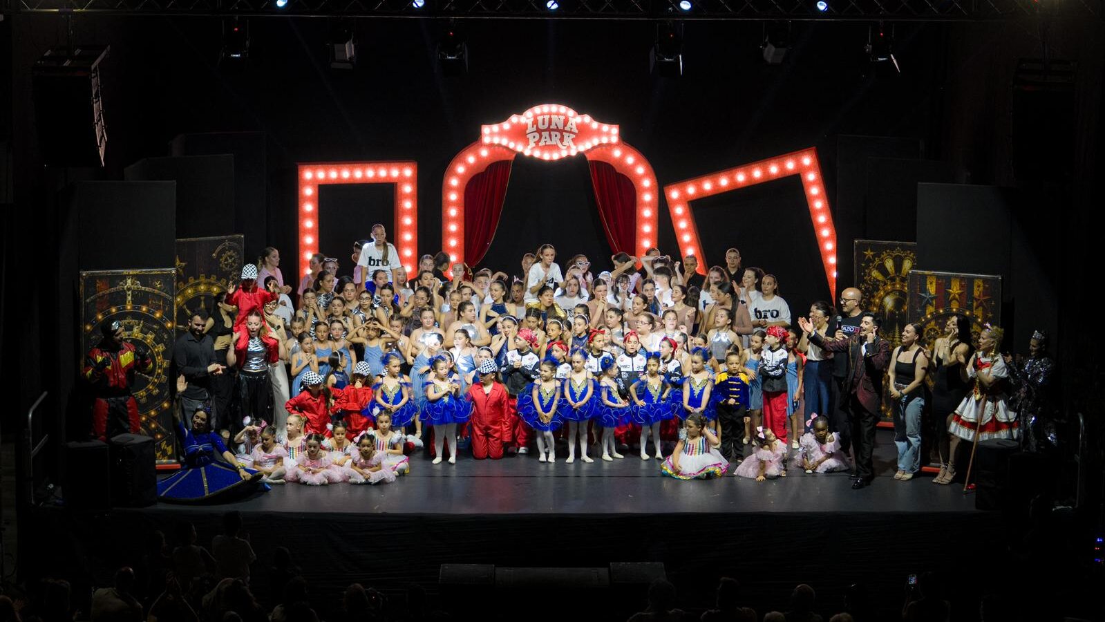 Sezze, Spazio 33 chiude l’anno con “Luna Park”: due serate sold out e oltre 200 allievi sul palco