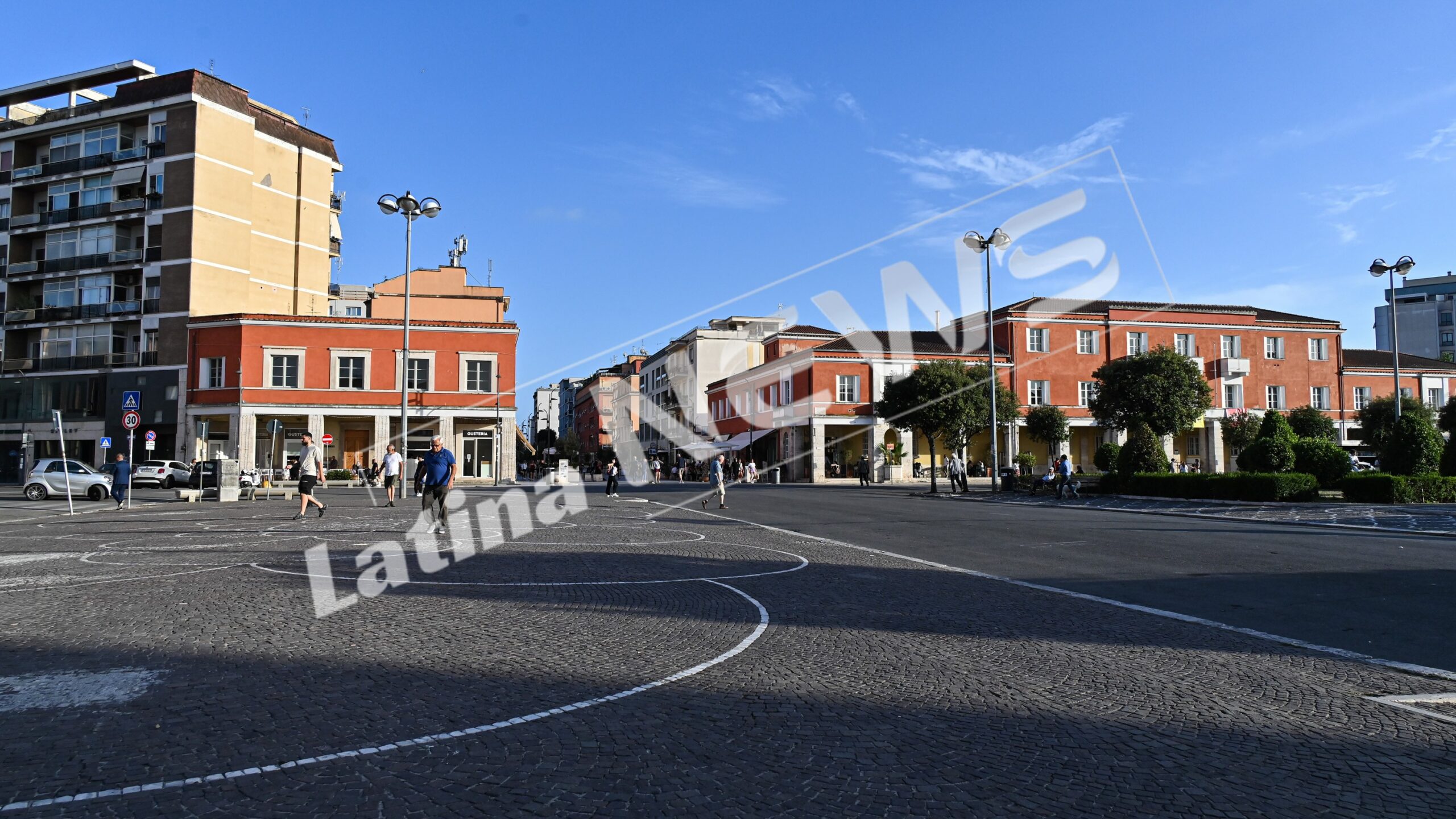 Centro storico isola pedonale Latina piazza del popolo