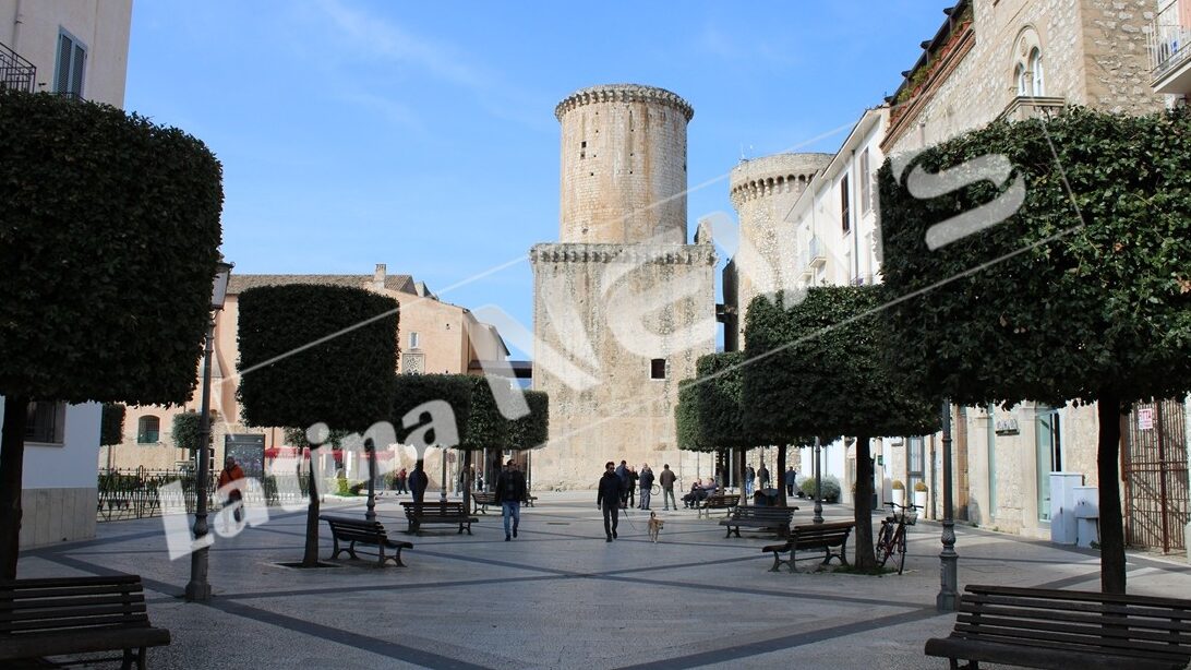 piazza fondi castello via vittorio emanuele