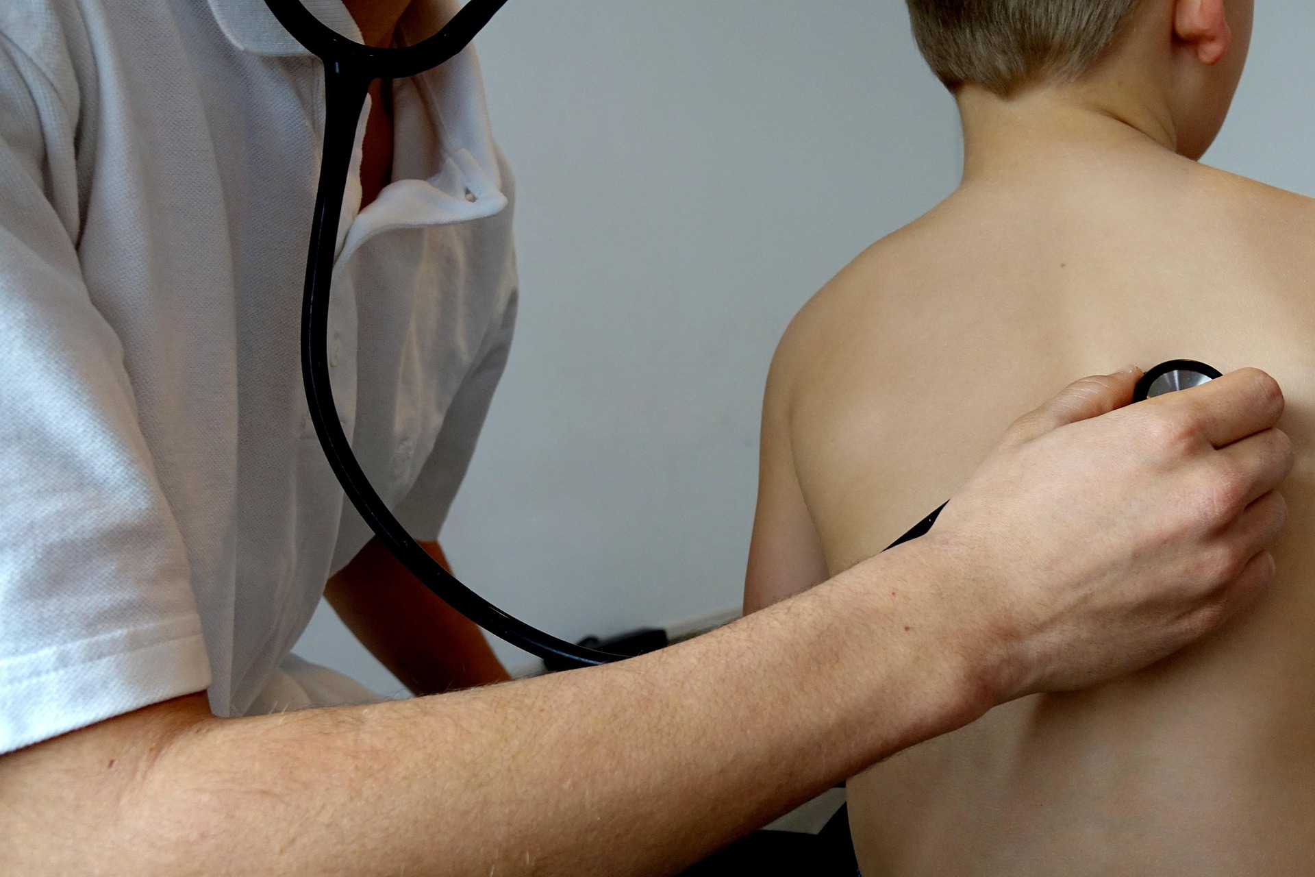 tosse visita bambino pediatra bronchi medico